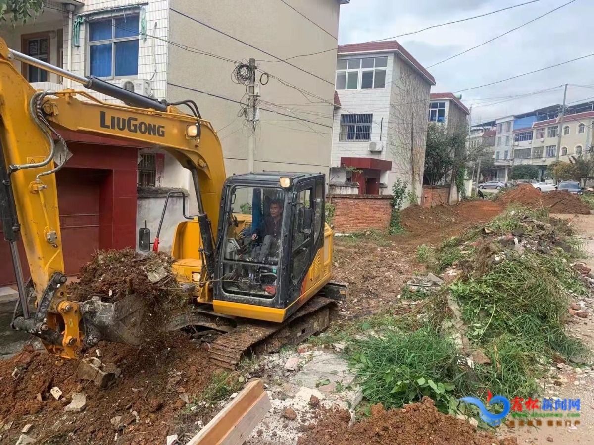 明珠南路即將告別“晴天一身灰，雨天一身泥” (1).jpg