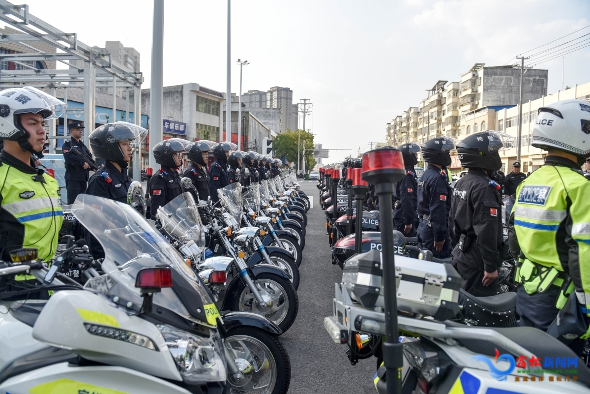 特警、交警騎巡隊(duì).JPG